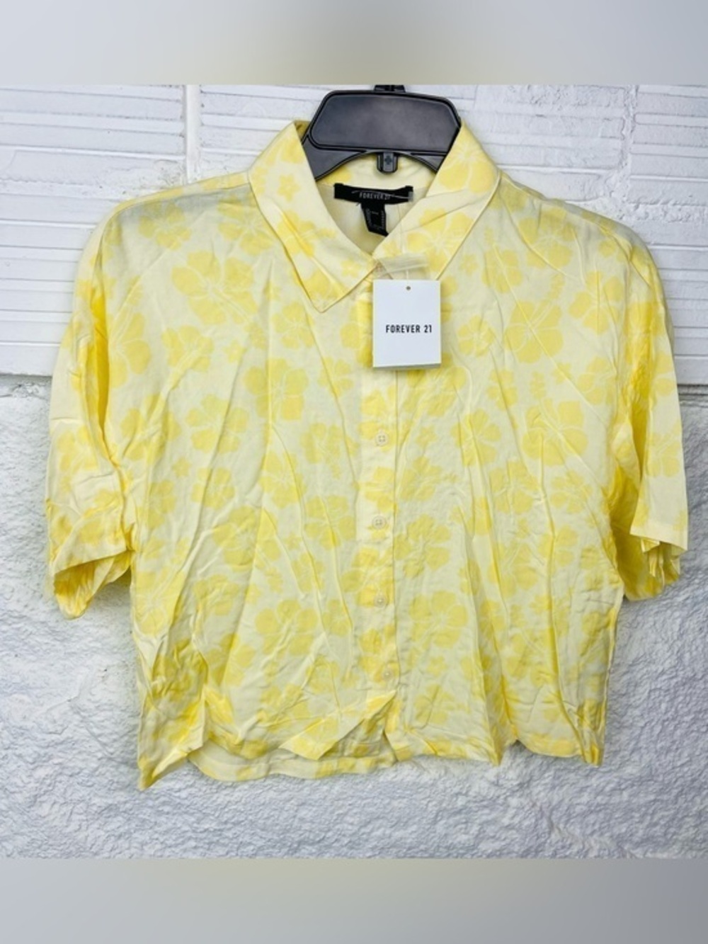 NWT Forever 21 Yellow Hawaiian Floral half cropped Button-Up Top size medium